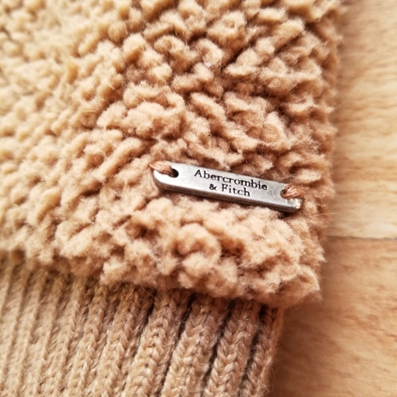 A&F Soft AF Sherpa Pullover - Picture 5 of 7